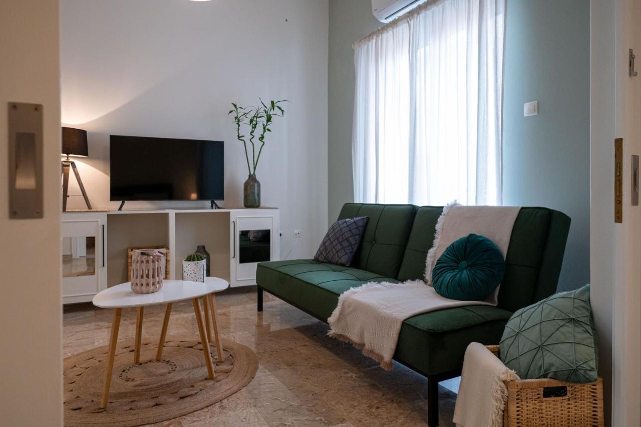 Apartamento Anesis With A Yard Kalamata Exterior foto