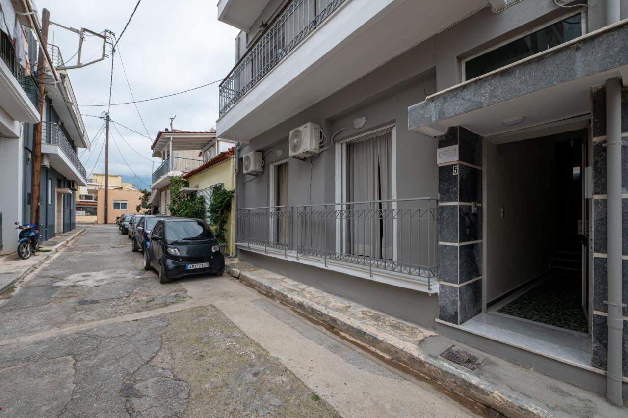 Apartamento Anesis With A Yard Kalamata Exterior foto